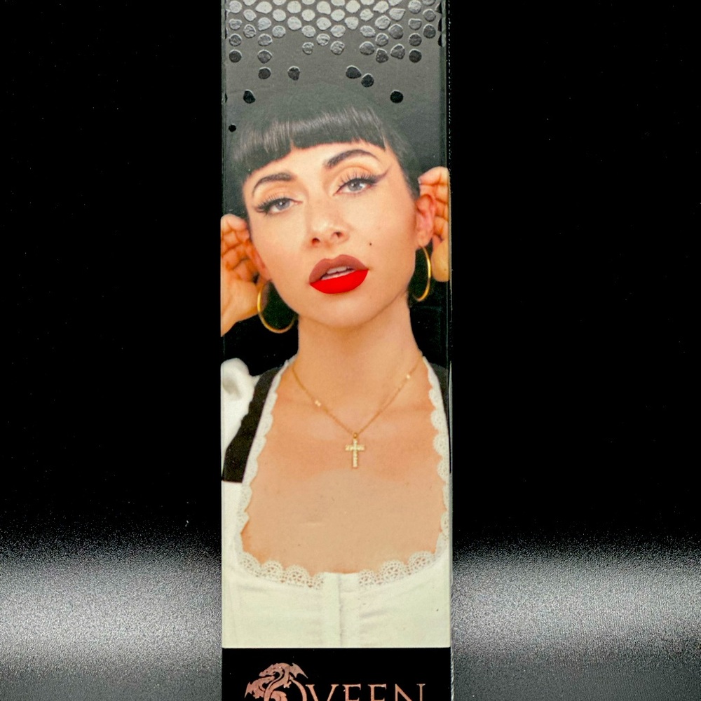 Qveen Lip Liner